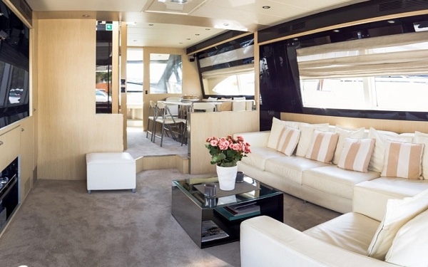 Аренда яхты RIVA 75 VENERE DOLCE MIA во Франции - салон